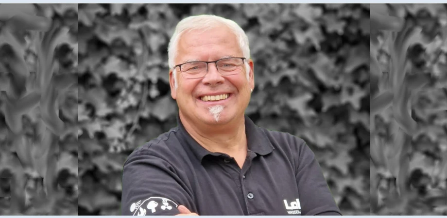 Dekografik Kontaktdaten mit Telefon, E-Mail-Symbol und Briefumschlagsymbol